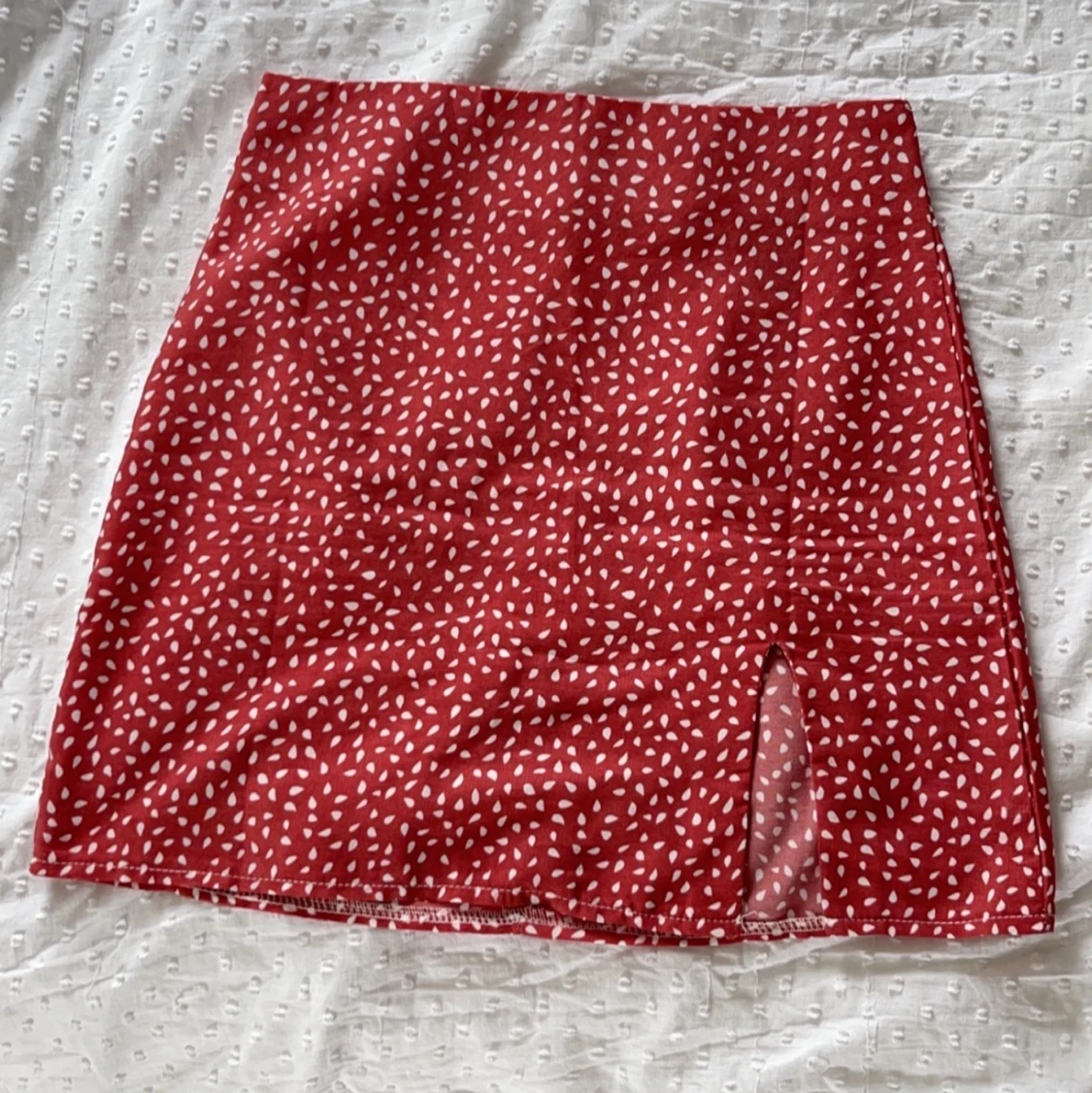 Röd prickig kjol från shein - 90