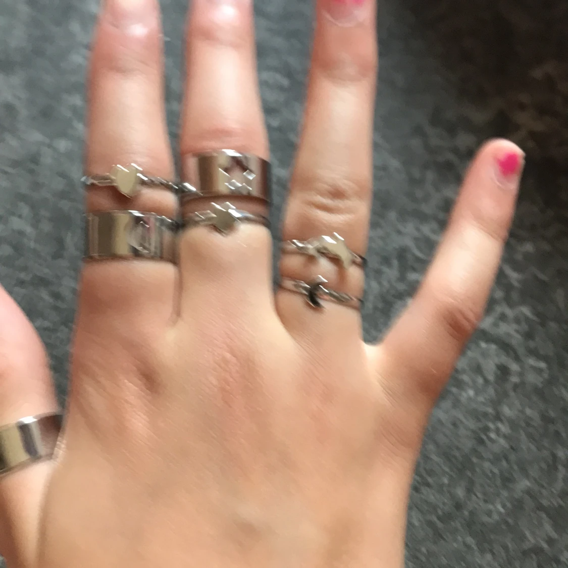 silver ringar i olika fitmer