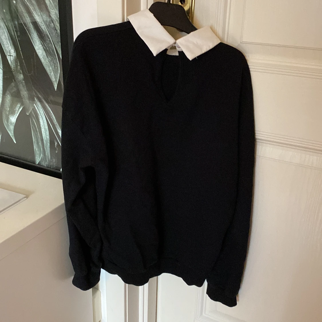Svart tröja i bra skick i st 152 - 90