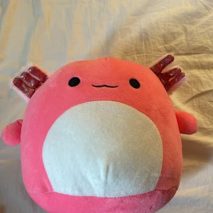 Squishmallow💗💗 -  En Squishmallow som heter archie den är köpt här på plick och fick aldrig med någon lapp till den💗💗 den är 20cm💗💗100kr + frakt jag kan också mötas om det är nära mig💗💗