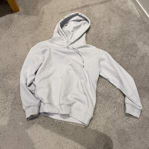 Jag säljer min ljusblåa Hoodie från HM för 150 kr. Säljer även en lika Dan fast i en annan färg för samma pris. Den hittar du under min profil. 