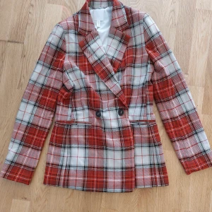Cute work outfit - 2 plagg, superfina tillsammans med en cropped top under! 
