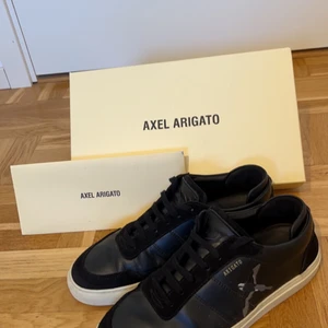 Axel Arigato skor - Storlek 43, använd, 7/10 skick