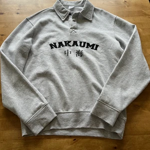 Urban outfitters tröja  - Snyggt och stilrent plagg som passar till allt. Något droped shoulders vilket sitter snyggt och är modernt.  Skick: 9/10