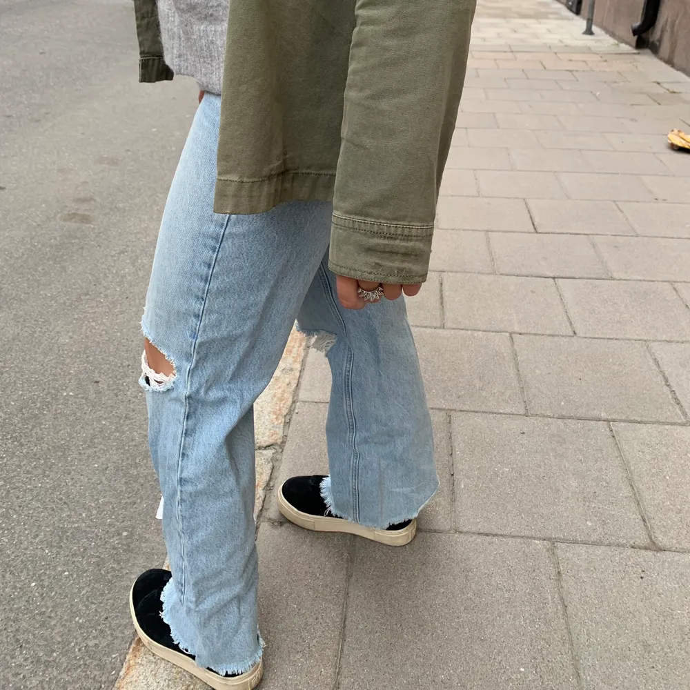 Säljer mina supersnygga jeans! Jag är cirka 1,62!. Jeans & Byxor.