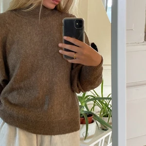 Brun stickad tröja - Stickad tröja från H&M som bara använts fåtal gånger. Strl S
