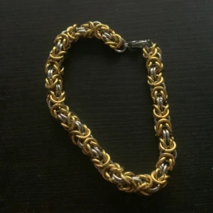 Kungalänk guldpläterad/stål - Hej nu säljer jag denna fina gulpläterade kungalänk den är 21cm och 8mm bred