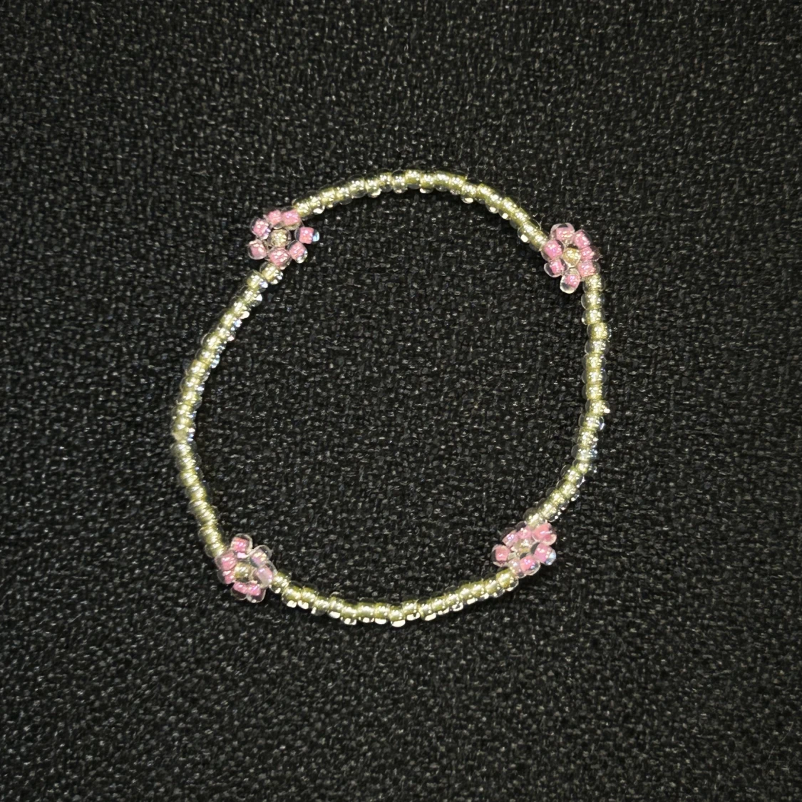 Pärlarmband med blommor - 90