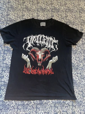 Oversized tshirt - Vintage oversized thirt i jättebra skick. Fick av kompis som har flyttat ut, inte min smak då jag är kristen.