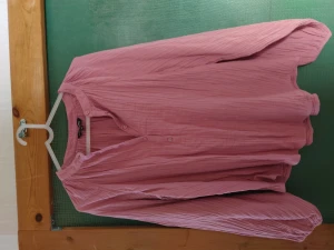 Topp/blus - Xs passar s. Inga defekter