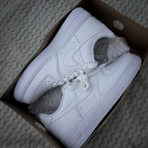Nike air force 1 - Hejsan, säljer ett par helt nya Nike air force 1 i storlek 39 💗 helt oanvända
