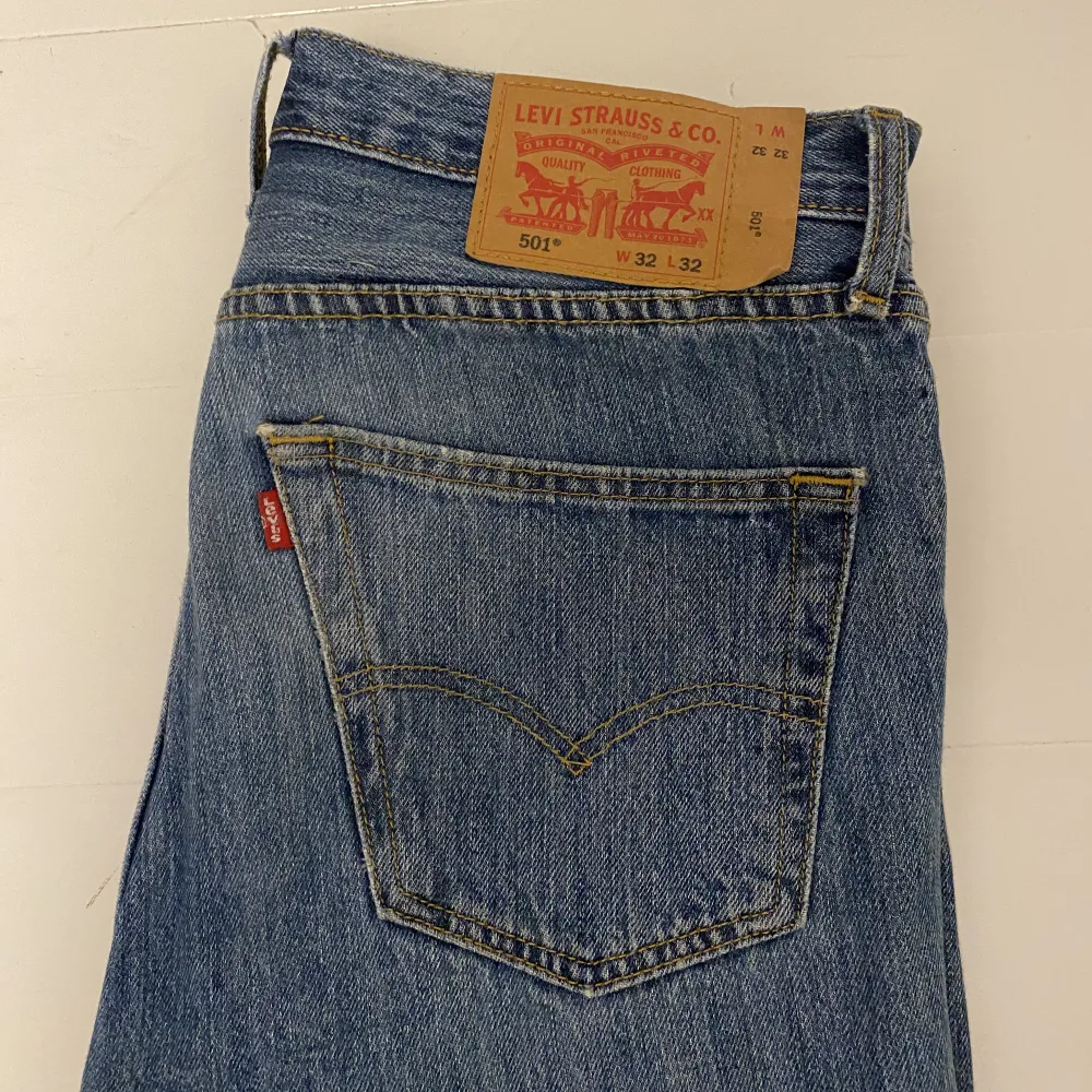 Snygga Levis 501!! Original pris 1200kr mitt pris 500kr. Storlek 32/32. Jeans & Byxor.