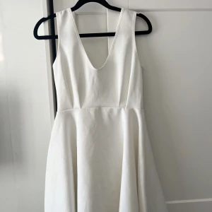 Student klänning  - Studentklänning från Nelly storlek S. 