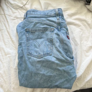 Levis jeans  - Levis jeans, storlek 26. High loose toper 
