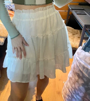 Kjol - Sommarkjol med härligt fall 🤍