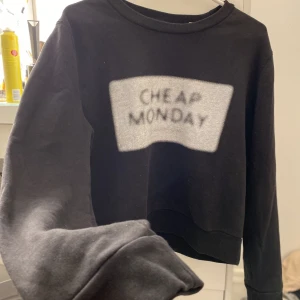 Cheap monday tröja  - En svart tröja från cheap monday, jättesnygg. 50kr+frakt 