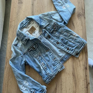 Hollister jacka denim - Jeansjacka från Hollister  Storlek S Armlängd: 3/4 