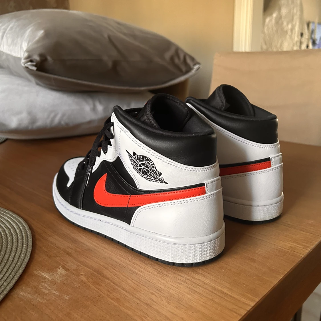 Jordan 1 chile red mid  - 90