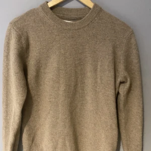 Säljer tröja - Säljer denna stickade tröja då den inte används. Nypris: 799.  Mitt pris: 399