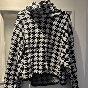 Tröja  - Tröja med krage från Ginatricot. Storlek S 