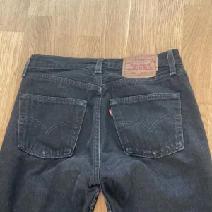 svarta urtvättade levis jeans - för små för mig så säljer vidare