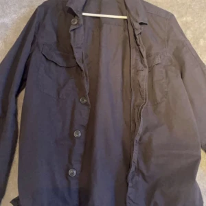 Cp company overshirt  - Säljer nu min cp company overshirt storlek S. Hör av er vid intresse. Inget fast pris.  INTE GRATIS 
