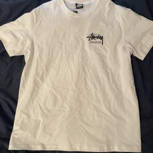 Stussy t-shirt som aldrig använd, kopia. Kom privat för frågor