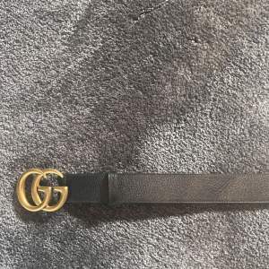 GG Marmont leather belt with shiny buckle. Nypris 420 € alltså 4800 sek. Nästan oanvänt. 