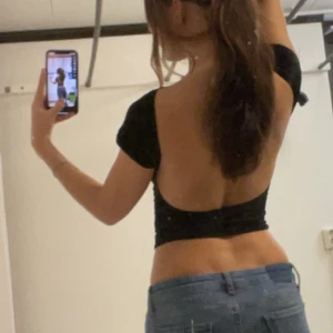 Rygglös topp - En supersnygg tygglös topp. 😍 Den är i storlek XS och köpt från shein för 50kr. Säljer den för 60kr. 🥰 Köpare står för frakt men finns även möjlighet till gratis frakt! 