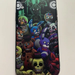 Fnaf mobilskal  - Säljer mitt mobilskal som passar iPhone XR. ”Gummi ”ish” kvalitet”. Tryck på köp nu men kontakta mig gärna först! 