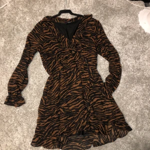 Klänning - Klänning i st 40