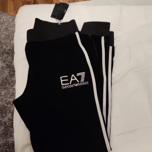 Mjukisbyxor - Helt nya mjukisbyxor Emporio Armani