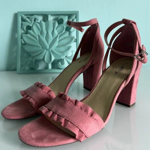 Klackar - Rosa klackar endast använda en gång. Storlek 39. 