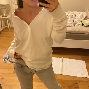 tröja - fin tröja som är ribbad (kolla bild 2) och den ser typ ny ut❤️❤️