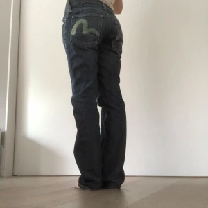 Evisu x Puma Jeans - evisu x puma jeans, ings anmärkningar🙌🏻lägger upp igen pga oseriösa köpa. midja ca 77-78 och innerben 78. pris går att diskutera