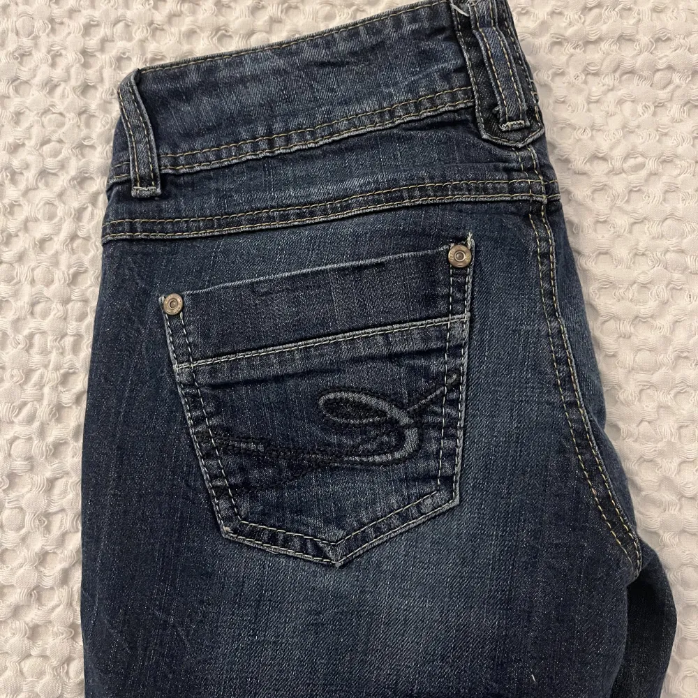 Intresse koll på dessa lågmidjade jeansen från esprit! . Jeans & Byxor.