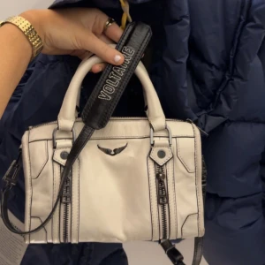 Zadig Sunny Bag  - Intressekoll på min så fina Zadig väska i sunny modellen XS ( inte nano ) kvitto finns med samt dustbag! 💓🫶🏼😊 den är använd men i bra skick, långt band följer med 