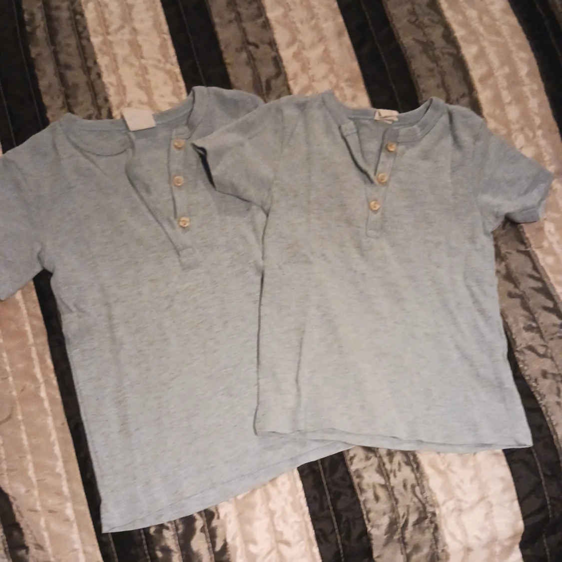 2 t-shirtar i ljusblå barn