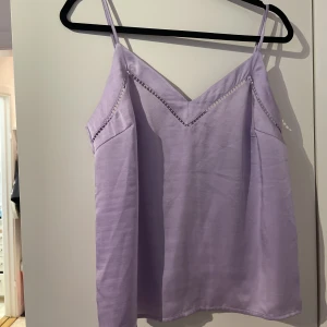 Linne  - Jättefint och oanvänt linne från vila (prislappen sitter kvar) 🌸