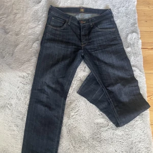Lee jeans - Jeans från lee, använda fåtal gånger, lite mindre i storlek skulle jag säga Modellen heter DAREN