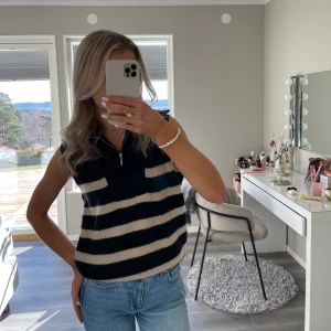 Randig Väst - Jättesnygg stickad väst från Gina🫶🏻