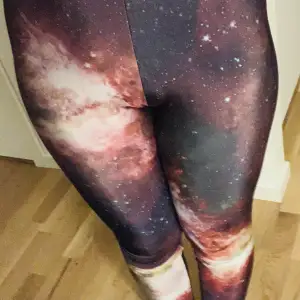 Great galaxy print leggings size S, perfect for workout/yoga. Very flexible, not transparent. 