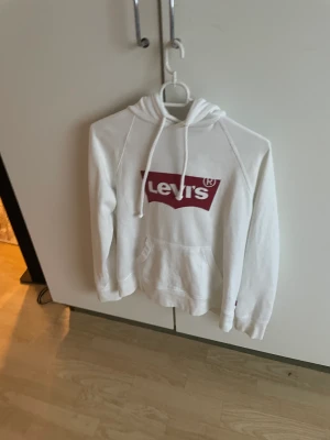 Levis hoodie  - Märkes hoodie i bra skick, köparen står för frakten 