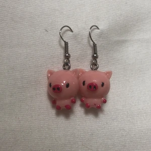 Örhängen grisar  - Söta örhängen med grisar :).