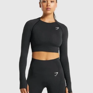 Gymshark set - Säljer både tightsen och tröjan till. Nypris byxor: 499kr Nypris tröja: 399kr. Knappt använt så in princip i nyskick (köptes i mars) Skriv för egna bilder. 