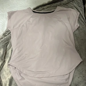 Tränings tröja  - Fint skick aldrig använd   Köparen står för frakt 