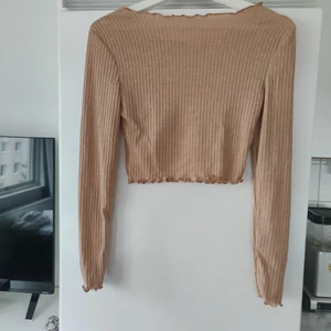 Tröja från Shein  - Brun/Beige stickad, tunn tröja som aldrig är använd:)