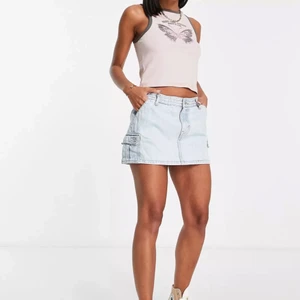 Kjol från pull&bear - Kort kjol från pull & bear, ingen stretch. aldrig använd alla lappar kvar