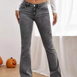 Oanvända eftersom de är för små, populära jeans från shein. 