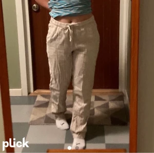 Linne byxor  - Linne byxor från hm. Aldrig använd. Sköna bra material. Skriv privat för fler bilder/frågor. Köparen står för frakten!💕